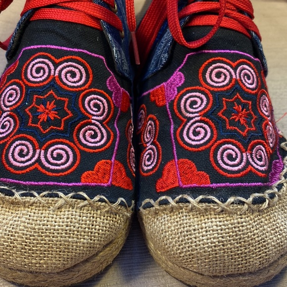 Handmade brocade/embroidered slipon burlap booties - Picture 14 of 16